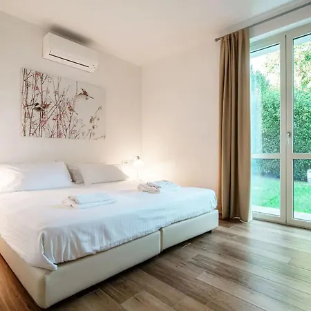With Breathtaking Views In * Bellagio